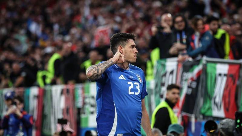 必一运动(B-Sports)官方网站 中场球员的位置分工